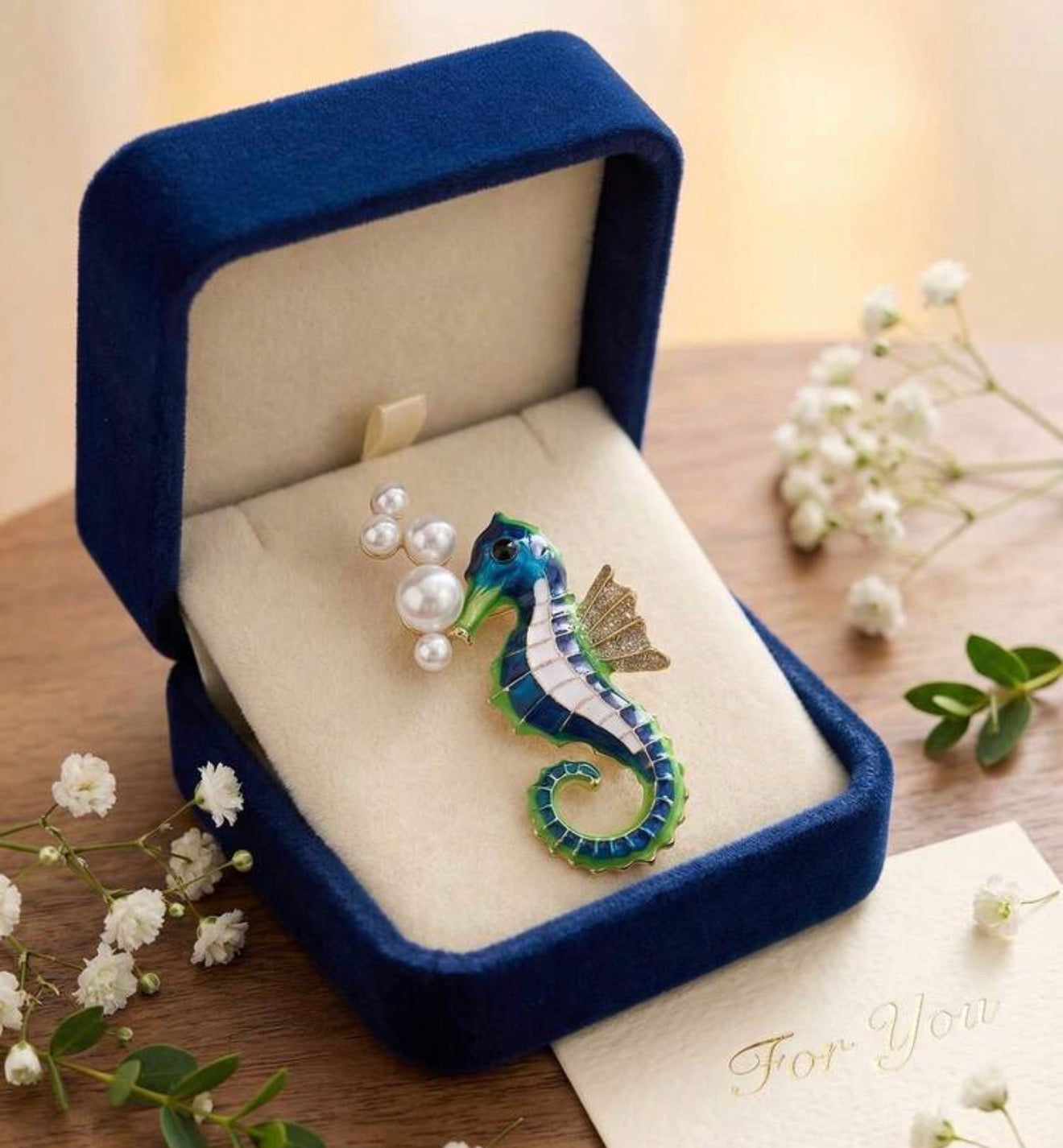 Green seahorse pin